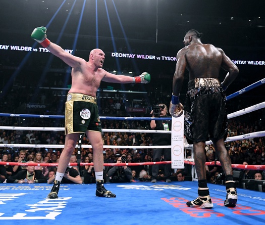 Nằm cáng trước Wilder chỉ là một chuyện "nhẹ tựa lông hồng" cho Tyson Fury