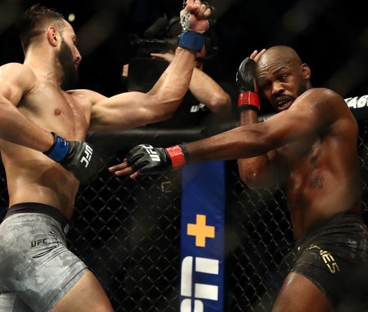 Joe Rogan: “Chỉ có người điên mới nghĩ Jon Jones áp đảo Reyes 4 hiệp”