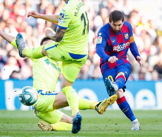 Messi khiến cầu thủ Getafe quỳ gối bằng kỹ năng siêu phàm