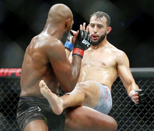 Joe Rogan cảnh báo Jon Jones về sự nguy hiểm của Reyes khi tái đấu