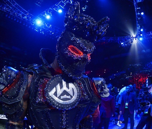 Deontay Wilder bào chữa như tự vả vào mặt