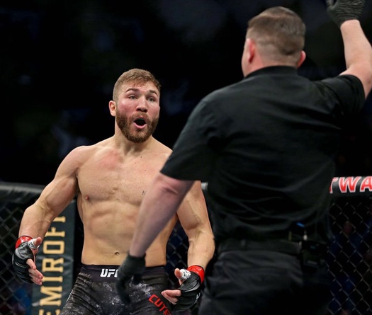 Pha dừng trận đấu khó hiểu gây tranh cãi tại UFC Norfolk