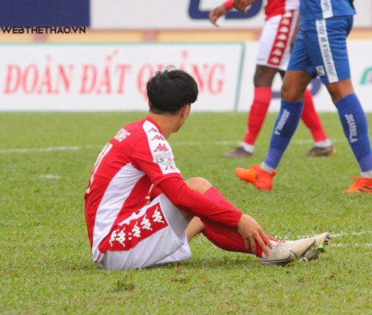 Vì sao Công Phượng bị thay ra giữa trận gặp Quảng Nam?