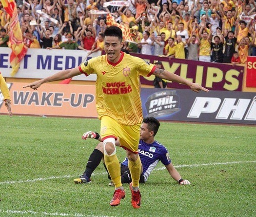 Dính chấn thương nặng, Lâm Anh Quang được đồng đội tri ân