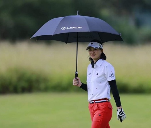 Hoa khôi bóng chuyền Kim Huệ bỗng dưng... thành golf thủ