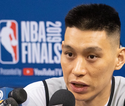 Ông Donald Trump gọi corona là virus Trung Quốc, Jeremy Lin phản pháo dữ dội