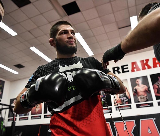 Phòng tập đóng cửa, Khabib chỉ tập luyện một mình để đấu Tony Ferguson?