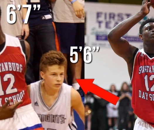 Cậu bé tí hon từng theo kèm Zion Williamson giờ ra sao?