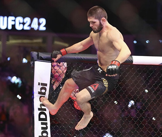 Khabib Nurmagomedov trở về Nga tập luyện tránh dịch COVID-19