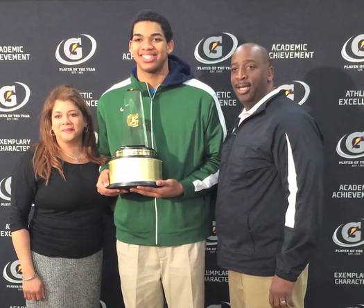 NÓNG: Mẹ siêu sao Karl-Anthony Towns hôn mê sâu vì COVID-19?