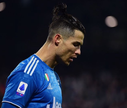 Ronaldo và các đồng đội tại Juventus đồng ý giảm lương trong 4 tháng
