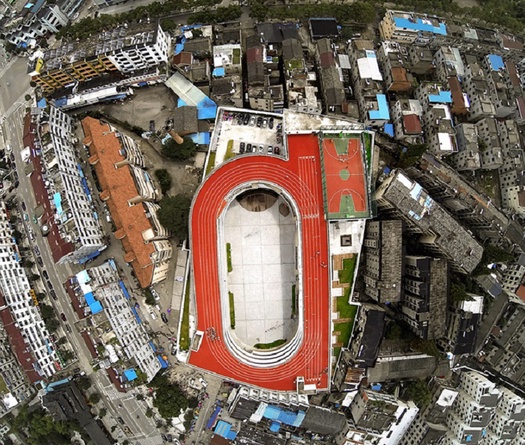 Trong cái khó ló cái khôn: Chạy marathon trên sân thượng thời dịch COVID-19