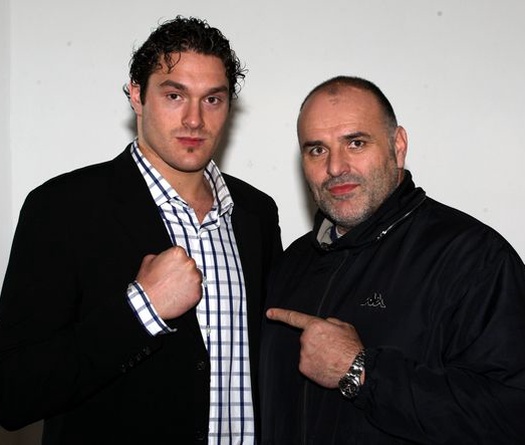 Cha Tyson Fury chấp nhận lời thách đấu từ vđv thể hình