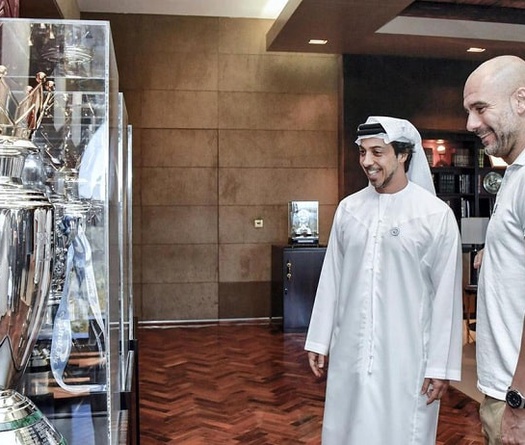 Top 10 ông chủ giàu nhất Ngoại hạng Anh