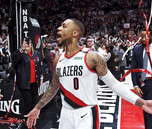Một năm nhìn lại cú ném "vẫy tay chào em" điên rồ của Damian Lillard