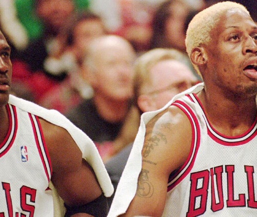 Trốn tập đi chơi, Dennis Rodman bị Michael Jordan tóm sống giữa lúc ... mây mưa