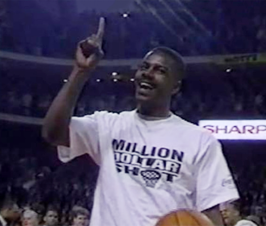 Từ chiếc vé miễn phí đến cú ném triệu đô: Đỉnh cao của may mắn là đây