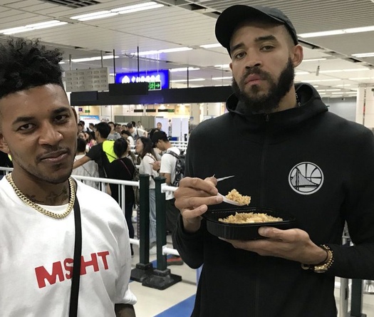 Hai cựu cầu thủ Golden State Warriors suýt đâm xe vào nhau