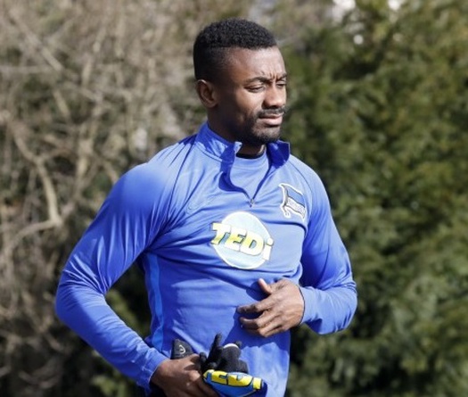 Kalou đứng trước nguy cơ bị phạt nặng vì hồn nhiên livestream giữa mùa dịch