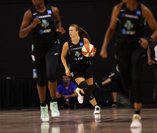 Trò cũ Kobe Bryant ghi 33 điểm ngay ở trận thứ hai tại WNBA