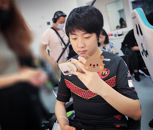 FPX thay thế Khan bằng Gimgoon trong trận đấu với OMG