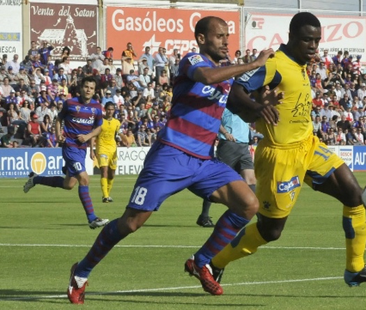 Nhận định Huesca vs Cadiz, 21h00 ngày 20/09, VĐQG Tây Ban Nha