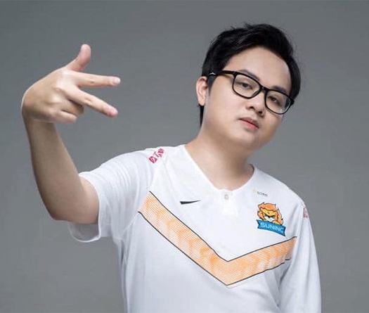 SofM qua mặt Knight, lọt vào Top 20 Thách Đấu Hàn