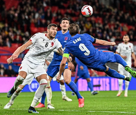 Harry Kane lập hat-trick hoàn hảo đầu tiên cho Anh sau 28 năm