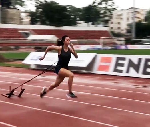 Nữ hoàng tốc độ Lê Tú Chinh xoay xở với điều kiện tập luyện “tạm bợ”