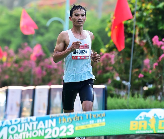 Cặp tuyển thủ SEA Games 31 thắng thuyết phục tại giải chạy BaDen Mountain Marathon 2023