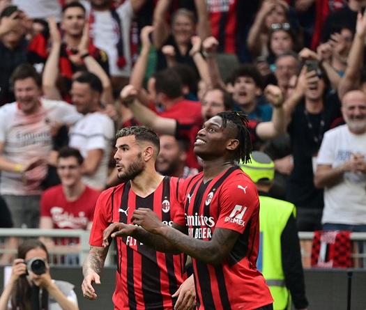 AC Milan cách chức vô địch 1 điểm sau chuỗi chiến thắng liên tiếp