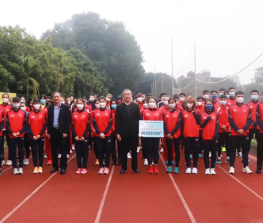 Tuyển thủ điền kinh nhận “món quà lạ” đầu năm 2022