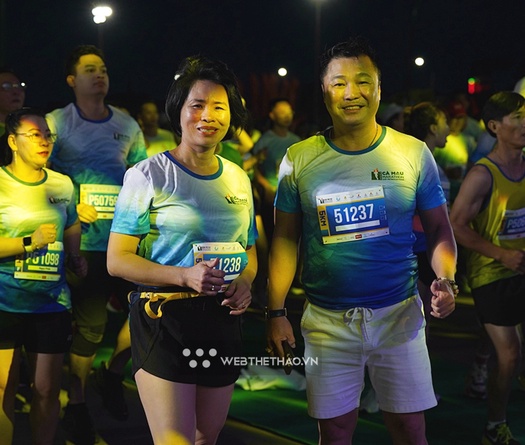 Nghệ sĩ Lý Hùng phong độ ở tuổi 54, chạy 5km tại giải Cà Mau Marathon 2023