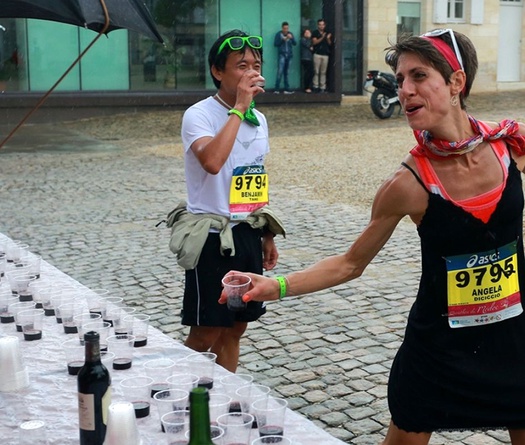 Giải marathon kỳ lạ với 23 điểm dừng… tiếp rượu