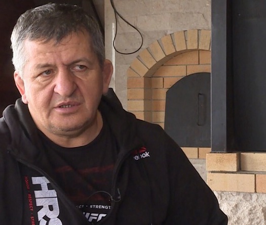 Cha của Khabib tuyên bố sẽ tha thứ mọi lời nói của Conor McGregor