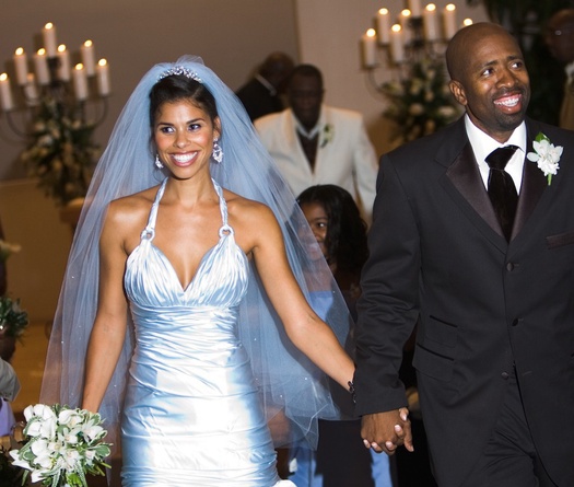 Bình luận viên NBA khóc ròng do bị siêu mẫu ngực khủng ly dị