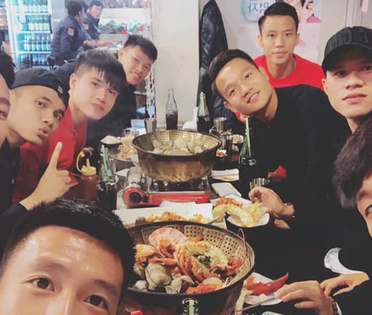 Đội tuyển Việt Nam chơi thả ga, Xuân Trường, Đức Huy lạc lối ở Seoul