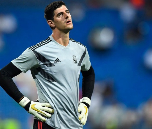 CĐV Chelsea hả hê, "troll" Courtois không thương tiếc sau khi thủng lưới 5 bàn ở El Clasico