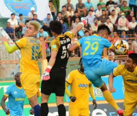 Bùi Tiến Dũng khiến khán giả thót tim, FLC Thanh Hóa giành Á quân V.league 2018