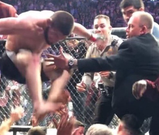Nhìn lại những khoảnh khắc đáng nhớ nhất trong trận đấu tai tiếng Khabib - Conor McGregor