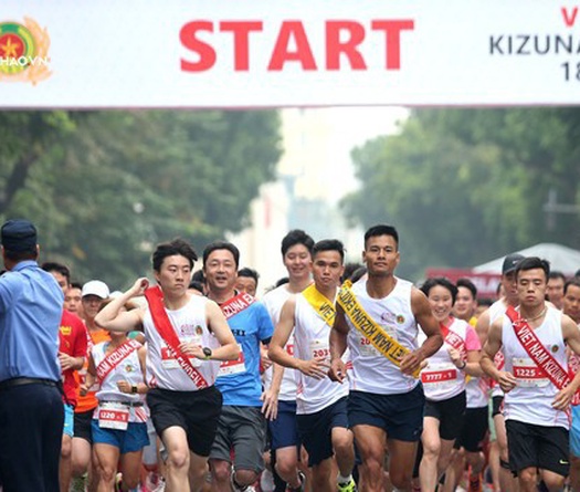 Hơn 800 runner hào hứng hưởng ứng giải chạy tiếp sức Kizuna Ekiden