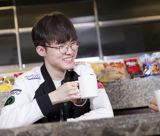 Faker - Chàng game thủ tài năng đẹp trai như idol, kiếm 100 tỷ/năm