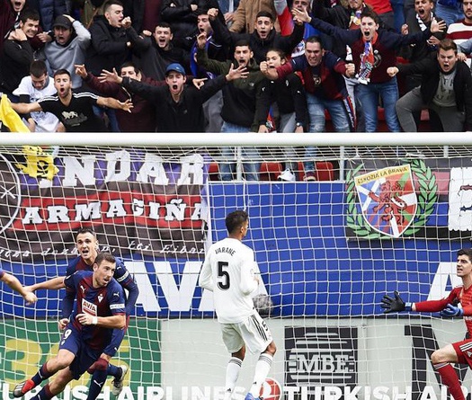 "Bệnh" xa nhà và những điểm nhấn khi Real thua sốc trước Eibar