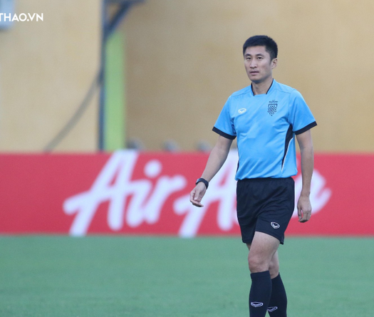 Muôn vàn áp lực tại Hàng Đẫy, trọng tài Ma Ning liệu có tiếp tục "xử ép" ĐTVN?