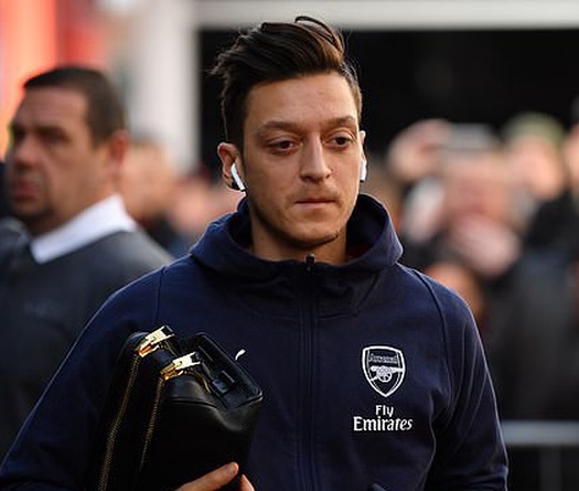 Đây là lý do Mesut Ozil bị HLV Emery gạt ra khỏi đội hình đấu Bournemouth?