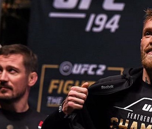 John Kavanagh tiết lộ "sự tò mò" là một nhân tố khiến Conor thua đau trước Khabib