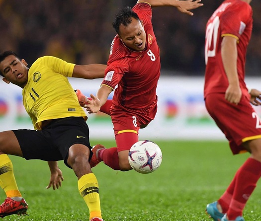 Chung kết AFF Cup 2018: ĐT Malaysia "chặt chém" ĐT Việt Nam bằng tiểu xảo và... nắm đấm