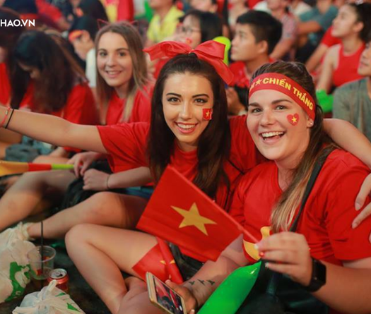 CĐV TP.HCM tiếc nuối khi Việt Nam “để vàng rơi” trên sân Malaysia 