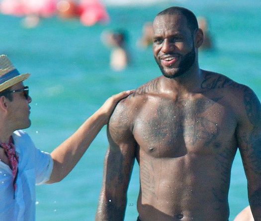Nghe LeBron James hé lộ làm thế nào một chuyến du lịch đã giúp thay đổi cả sự nghiệp của anh