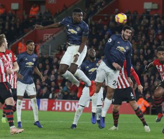 Khiến Man Utd chơi như chấp người, Paul Pogba bị Mourinho chỉ trích "không biết chơi bóng đơn giản"